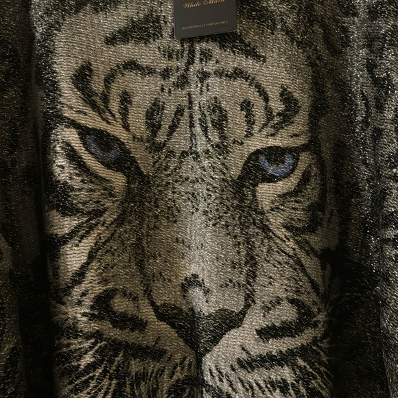 NWT White Mark One Size Silver Leopard Print Tiger Poncho With Fringe - Picture 4 of 8
